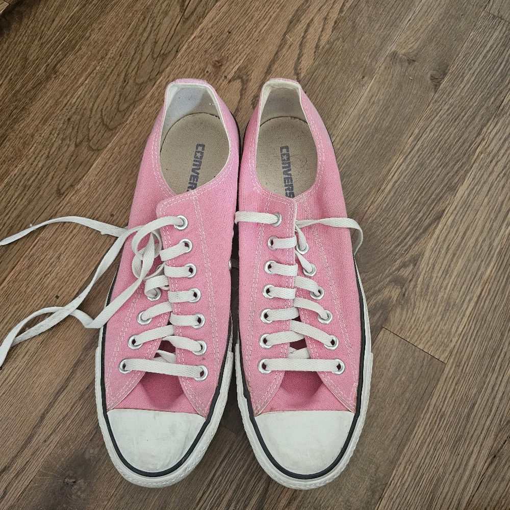 Pink converse